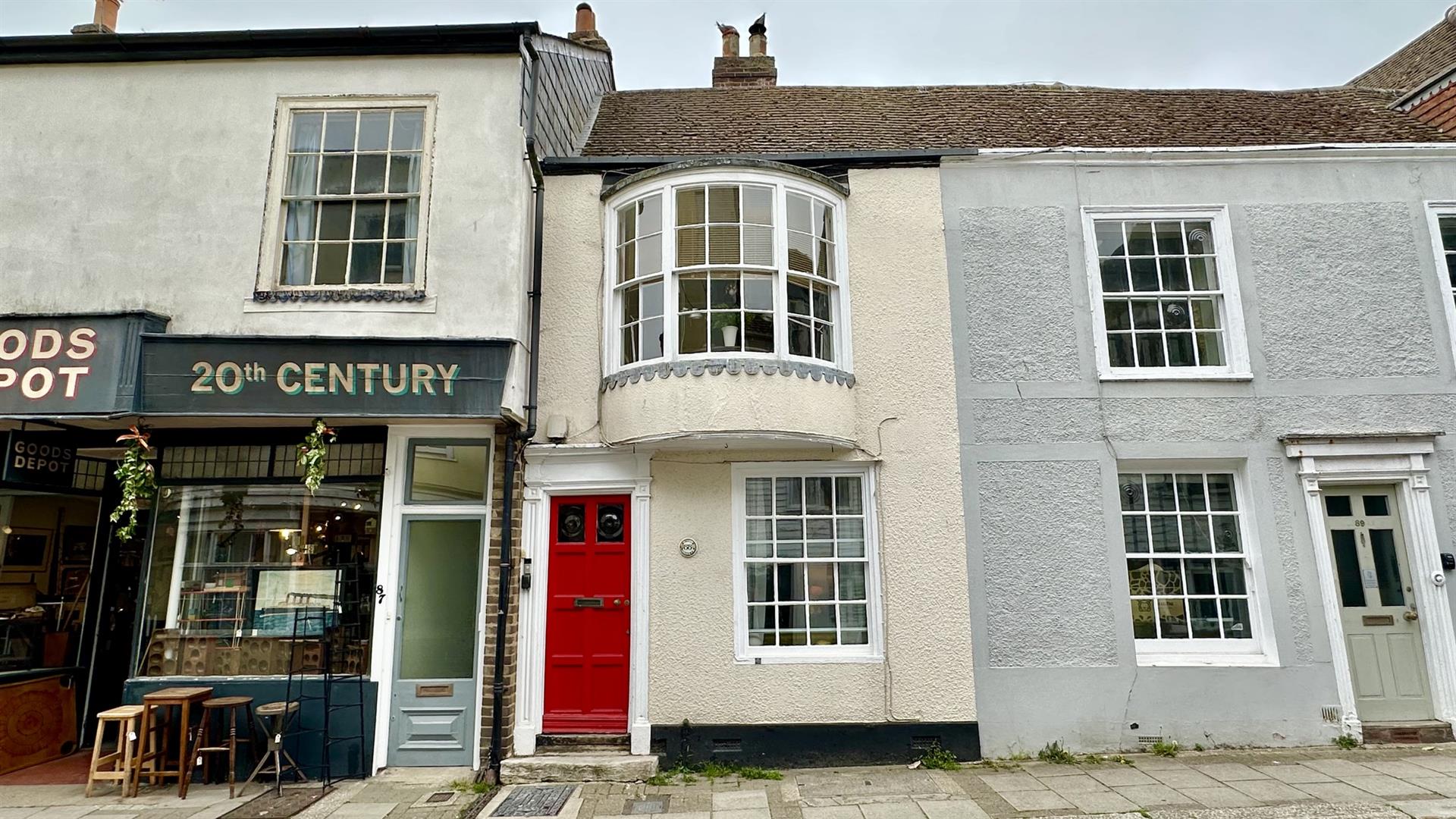 2 bed property in High Street, Old Town, Hastings